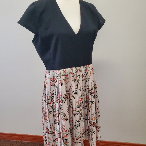 Ted Baker Inspired Dessy Floral Skirt Size 4 - Picture 12 of 16